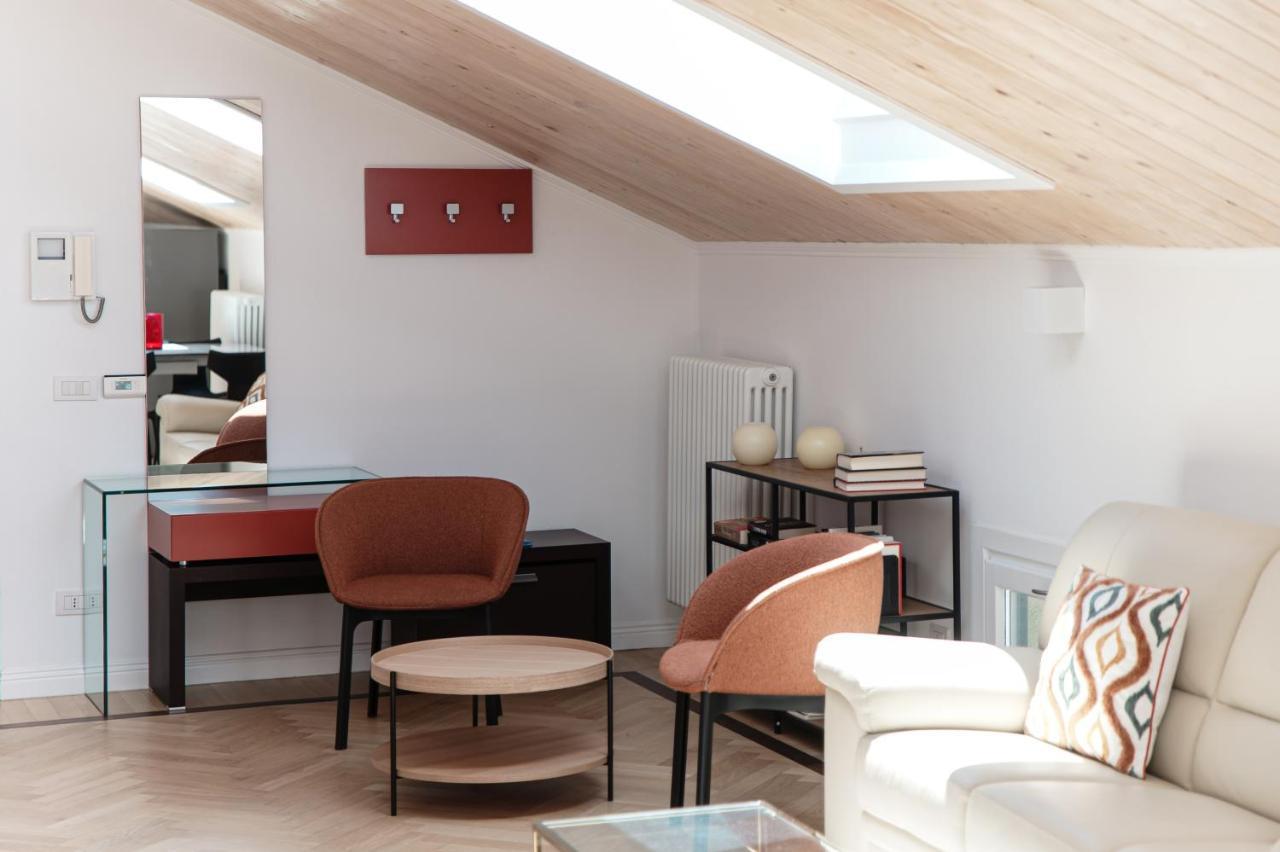 Апартаменты Attic 64 - The House Of Travelers Комо Экстерьер фото