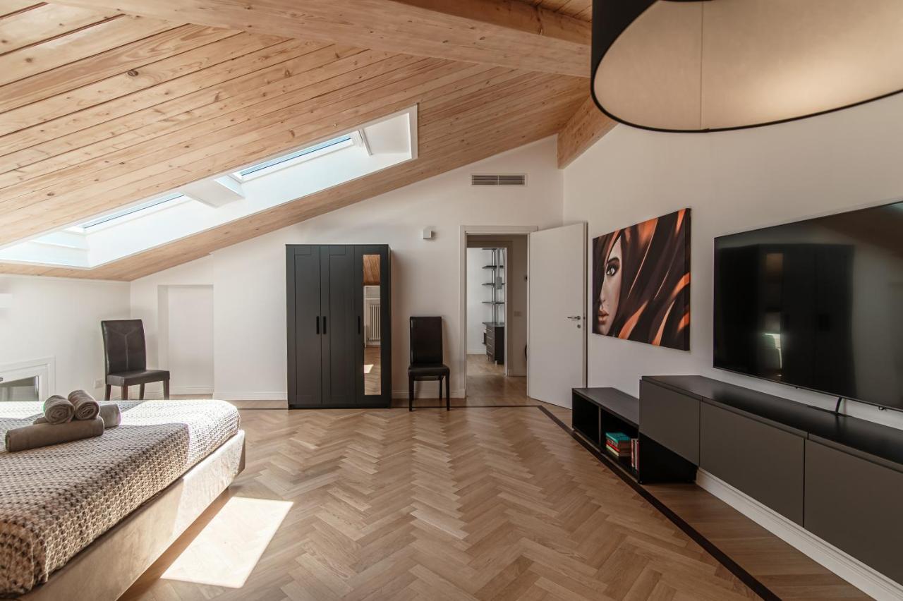Апартаменты Attic 64 - The House Of Travelers Комо Экстерьер фото