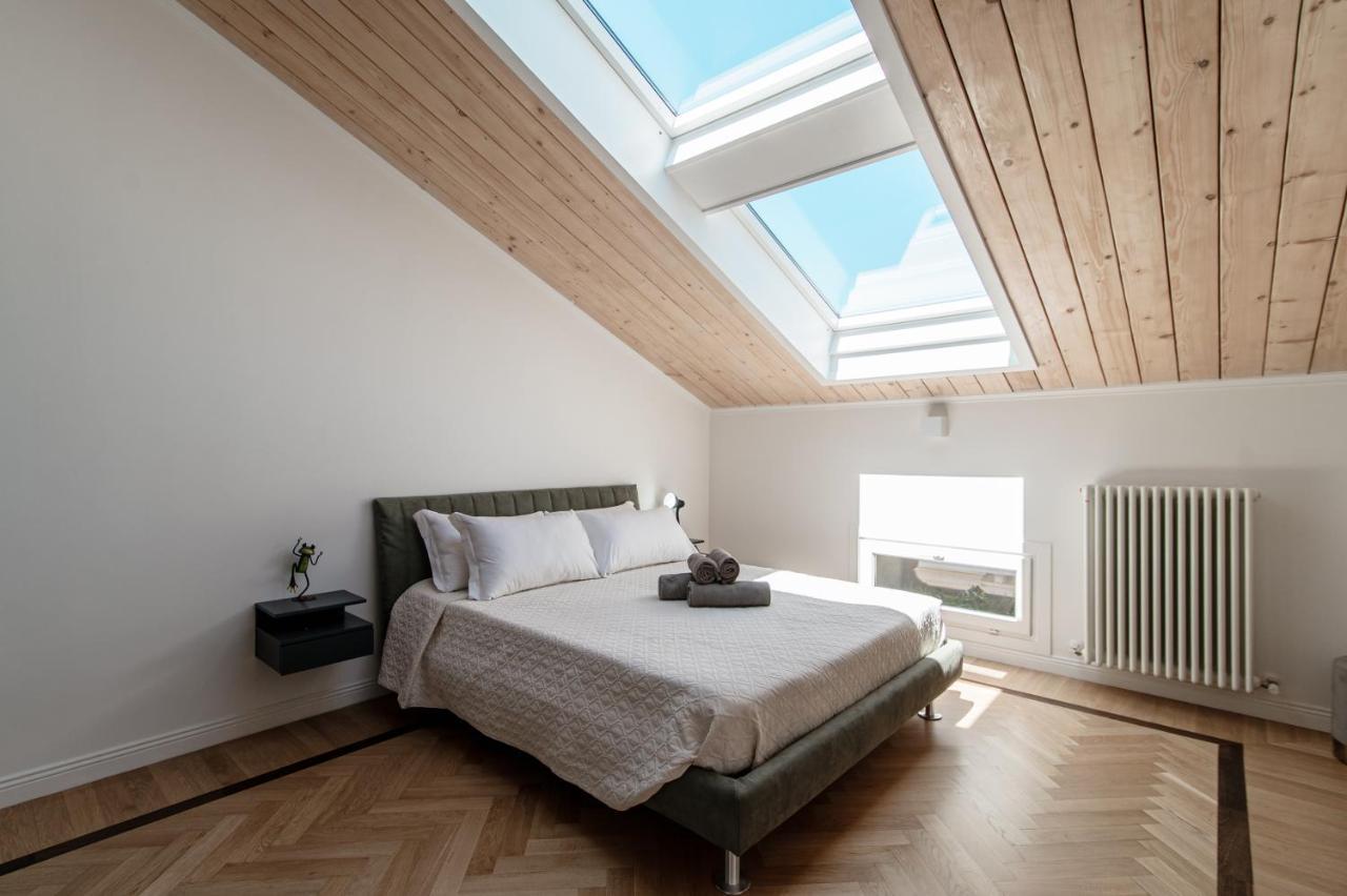 Апартаменты Attic 64 - The House Of Travelers Комо Экстерьер фото