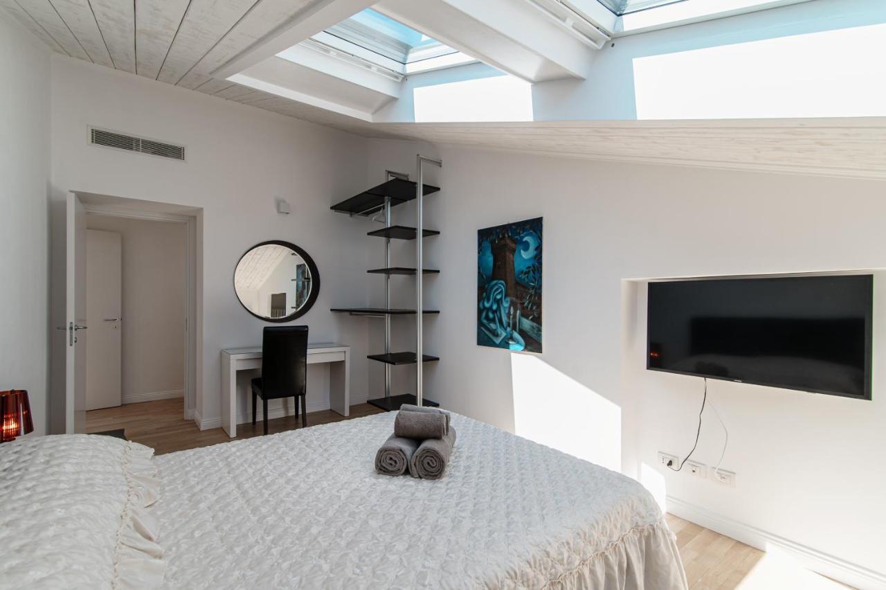 Апартаменты Attic 64 - The House Of Travelers Комо Экстерьер фото