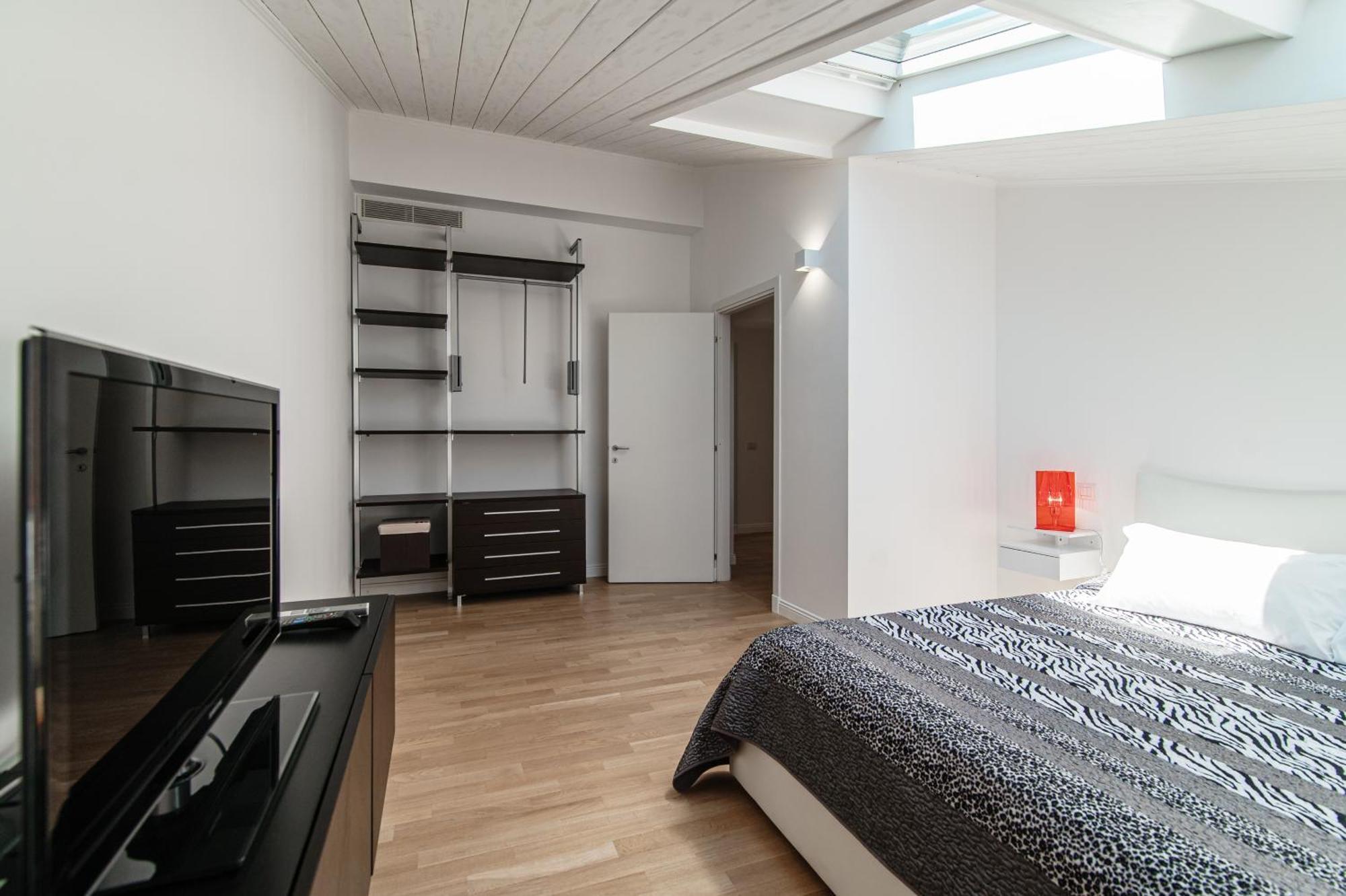 Апартаменты Attic 64 - The House Of Travelers Комо Экстерьер фото