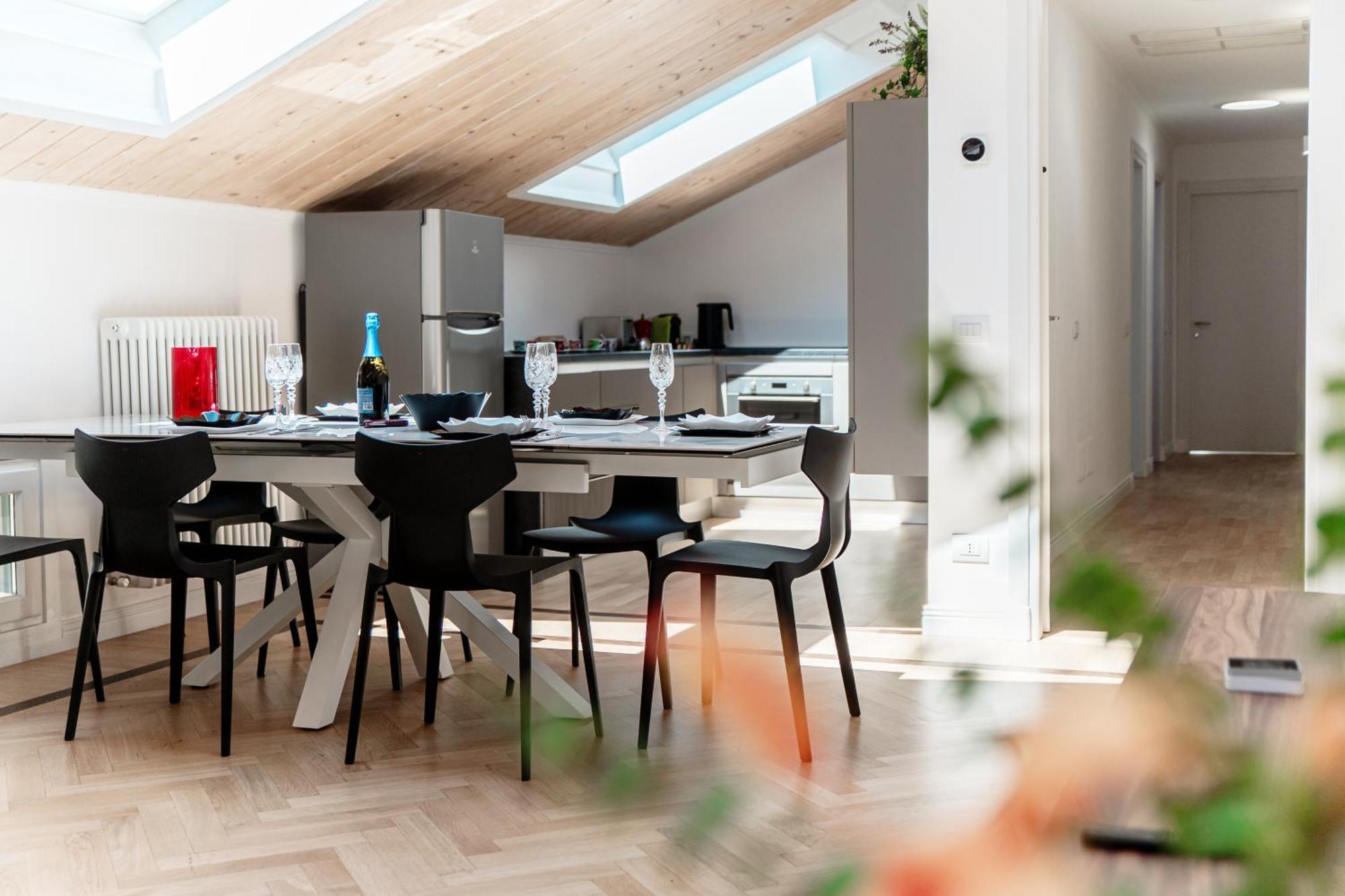 Апартаменты Attic 64 - The House Of Travelers Комо Экстерьер фото